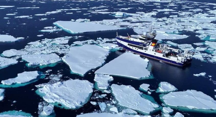 El 'Odón de Buen' realiza su primera ruptura de hielo en la Antártida