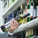 Los adultos europeos consumen una media de 9,2 litros de alcohol puro al año, lo que los convierte e...
